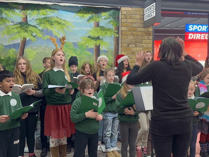 Christmas Carols with the SYCS Minpins Christmas Carols with the SYCS Minpins
