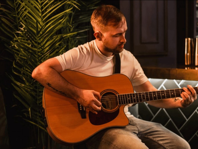 Live Music with Mike Walsh!